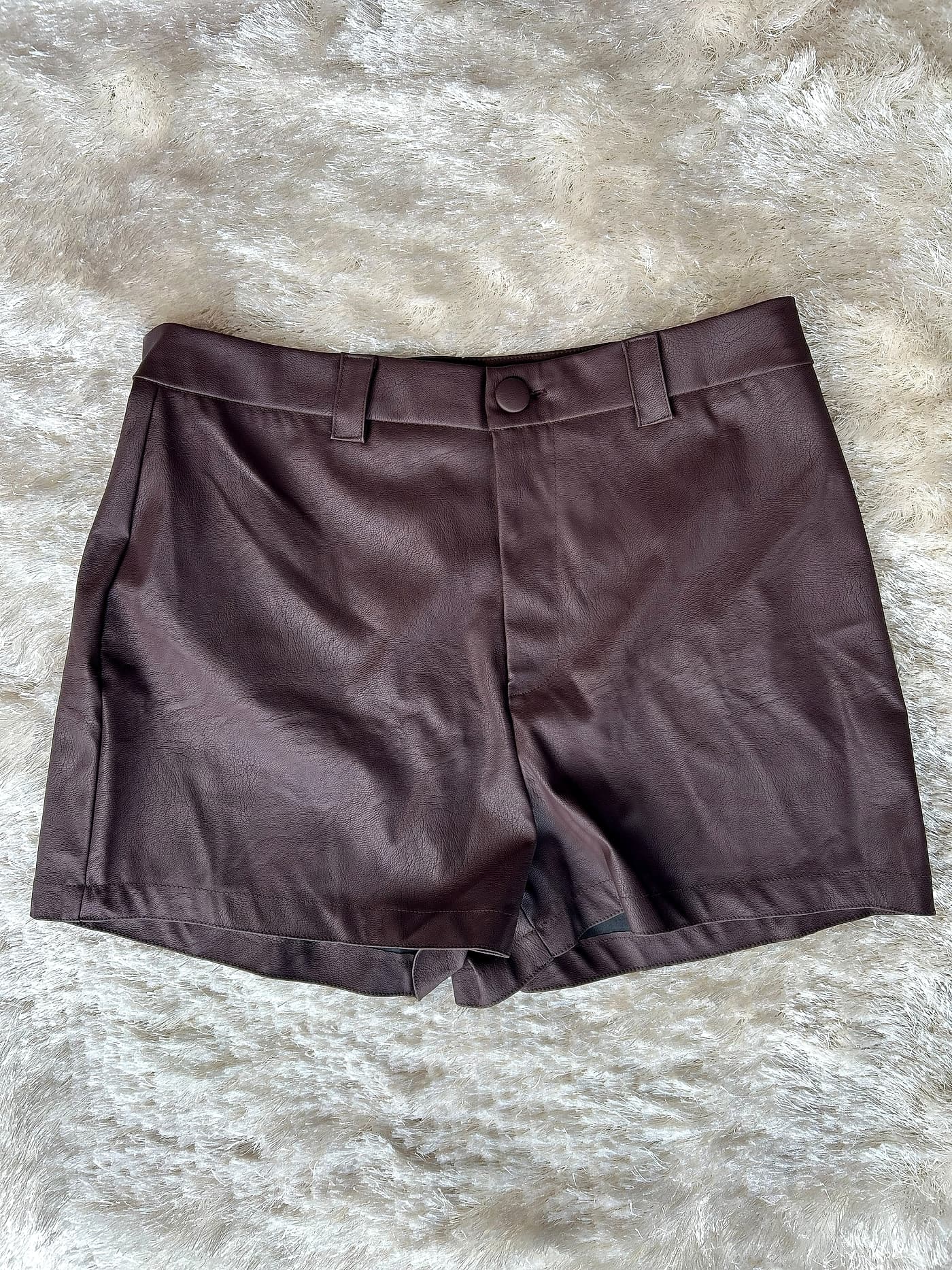 Short Feminino Couro FAVLAB Marrom — Boutique Eva Milhomem