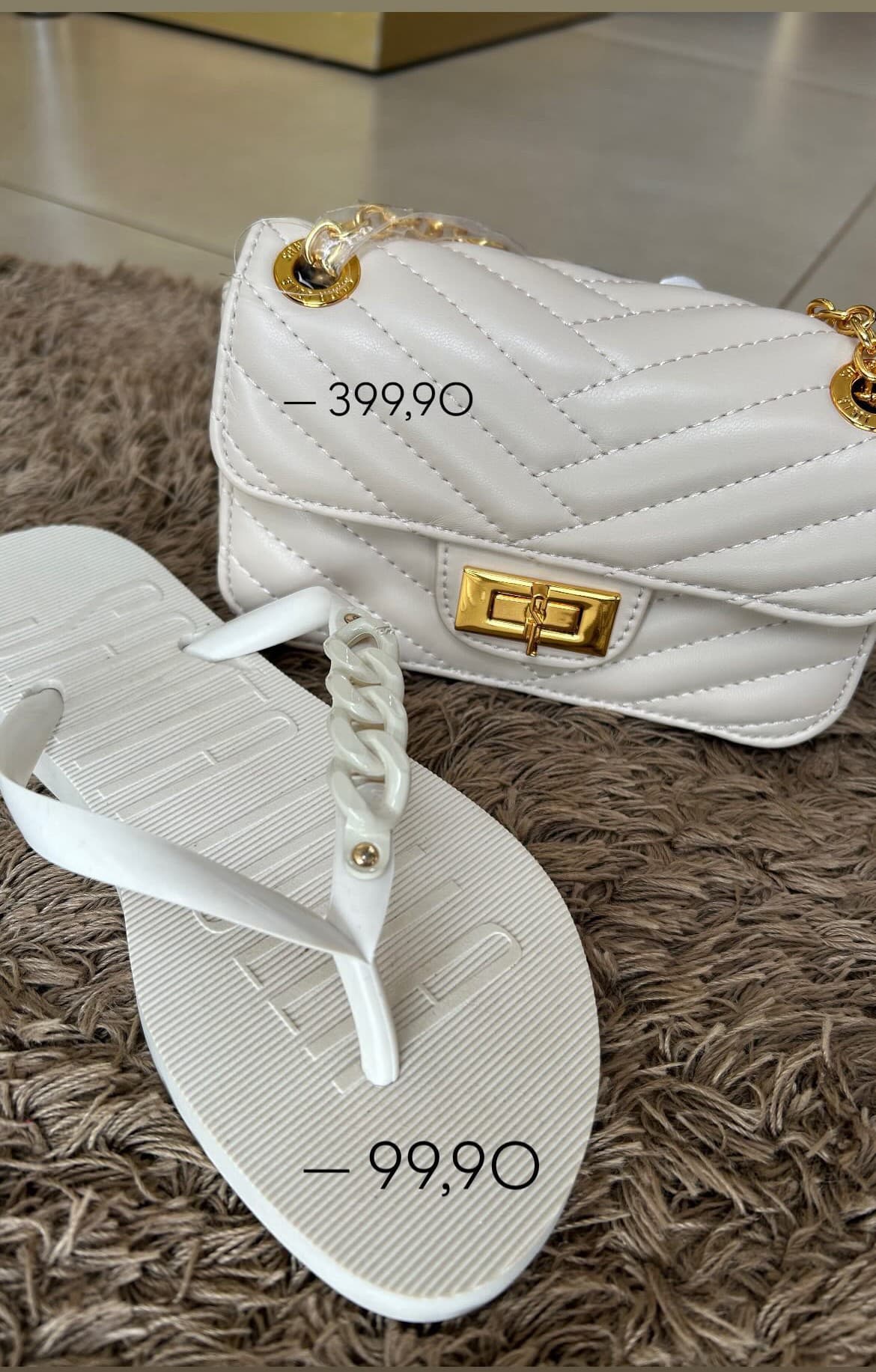 Bolsa e Chinelo Branco com Corrente Dourada — Boutique Eva Milhomem