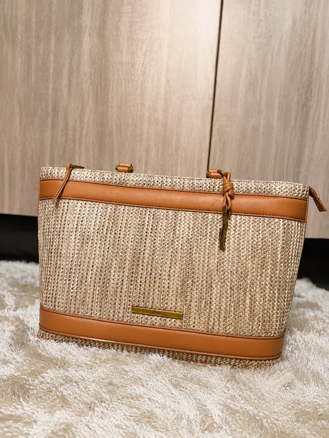 Bolsa Santa Lolla em palha natural com couro caramelo — vista frontal